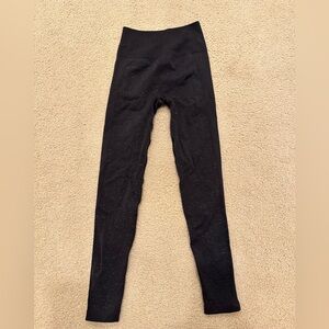 Lululemon Black with flecks Leggings size XS EUC